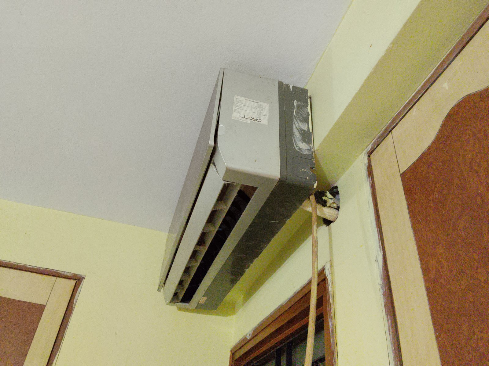 Lloyds 1.5 Ton 3 Star Split AC for sell - Electronics in Indore