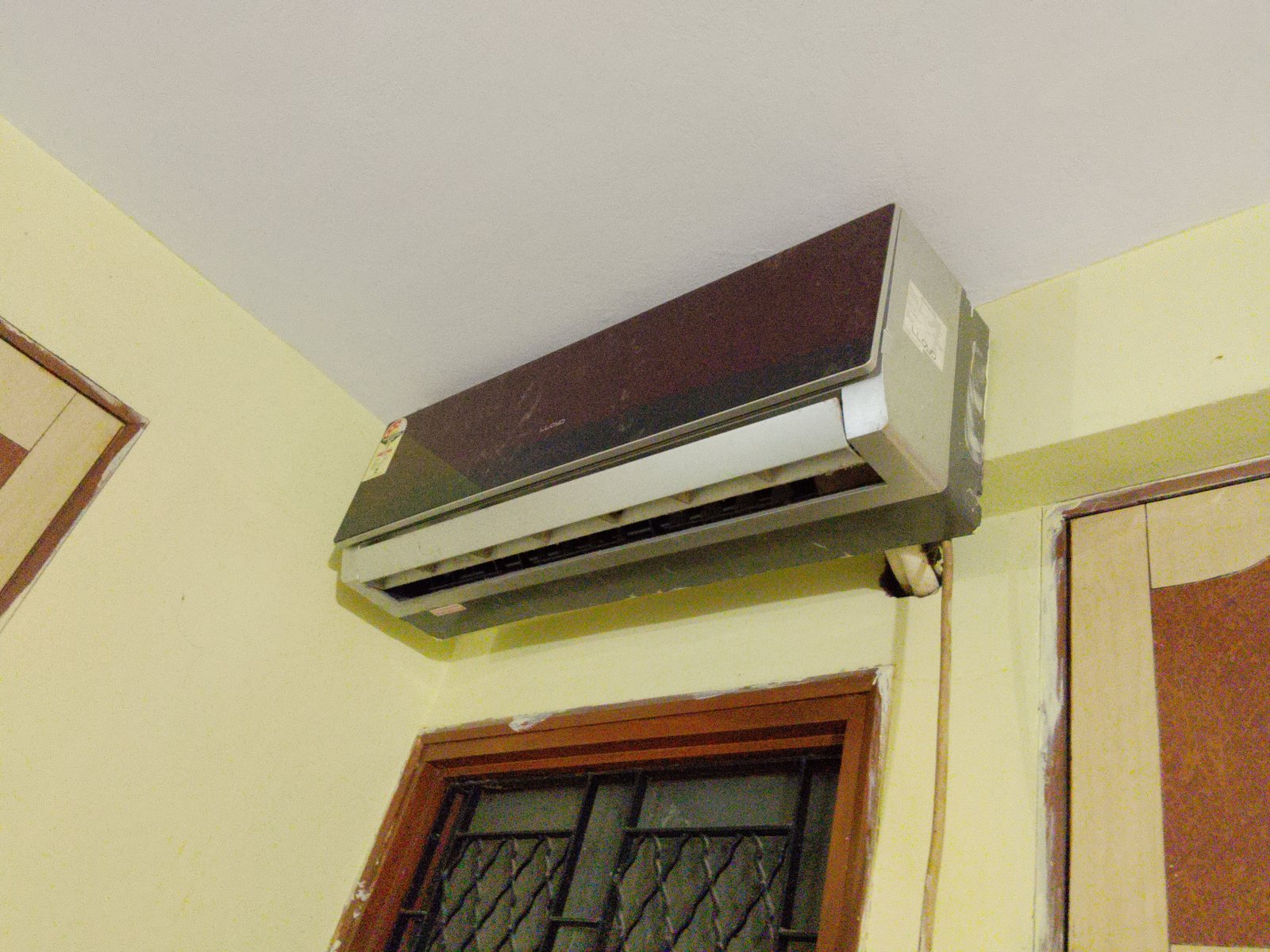 Lloyds 1.5 Ton 3 Star Split AC for sell - photo 2
