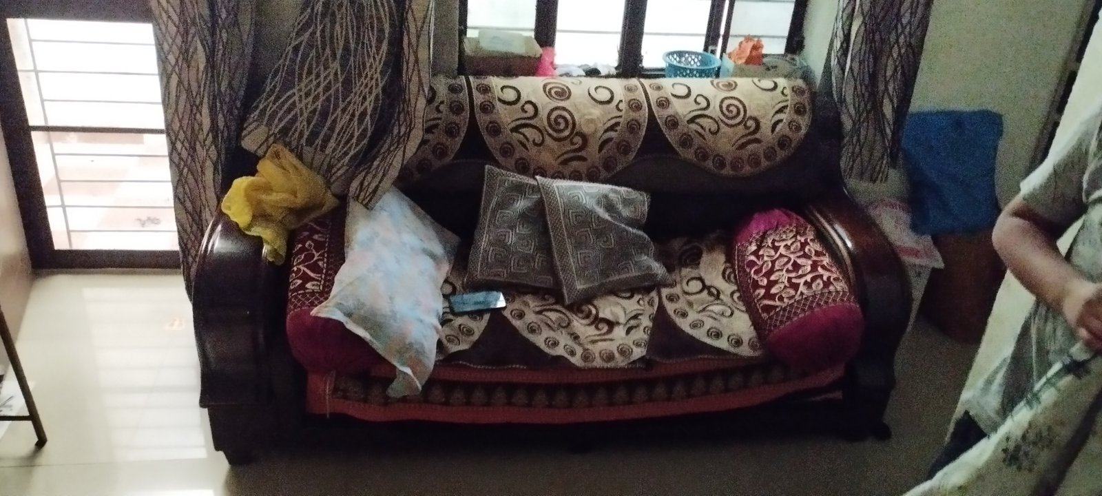 3 str sofa & dressing table - Furniture in Jaipur