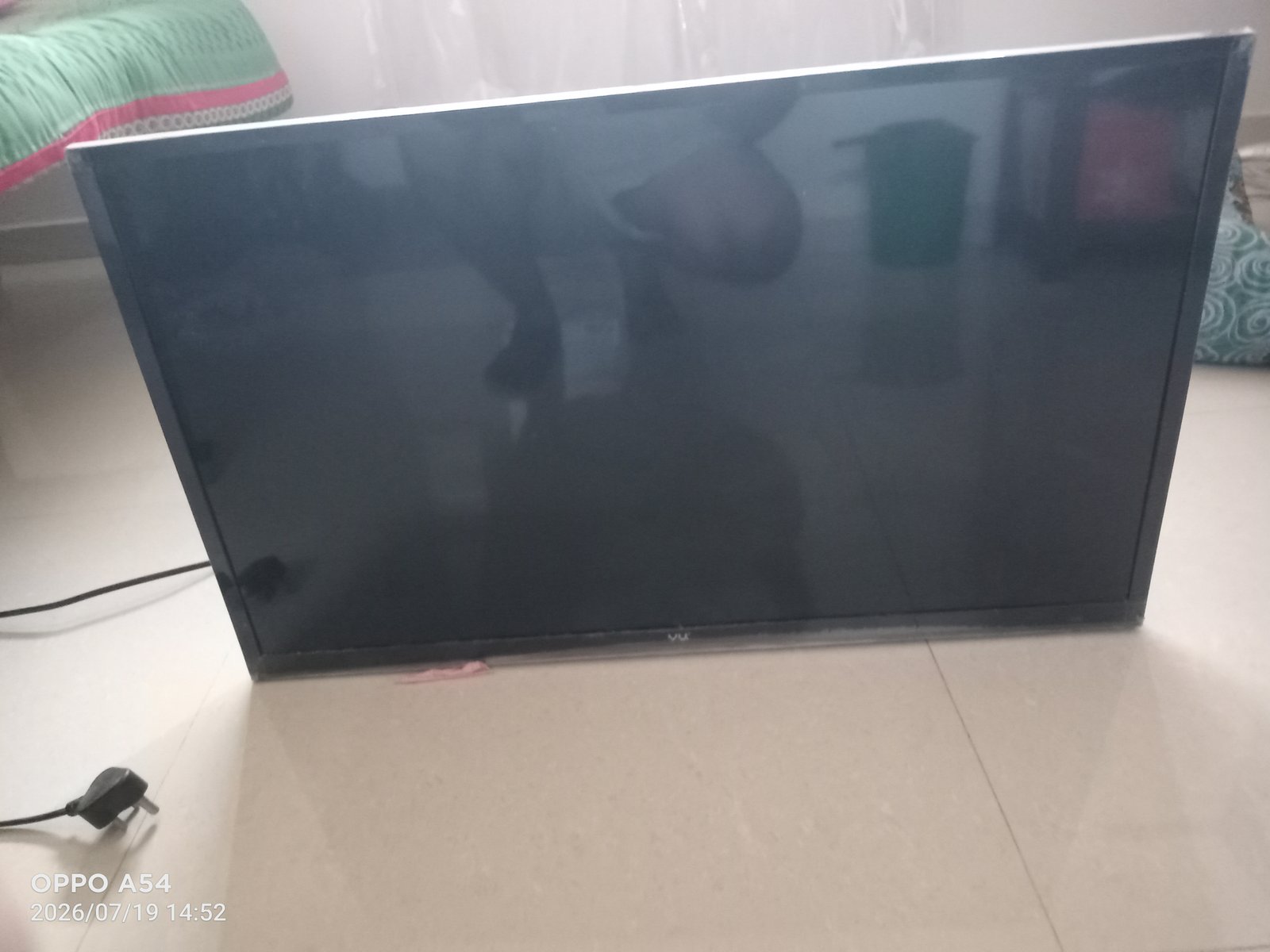 vu TV 32 inch - photo 2