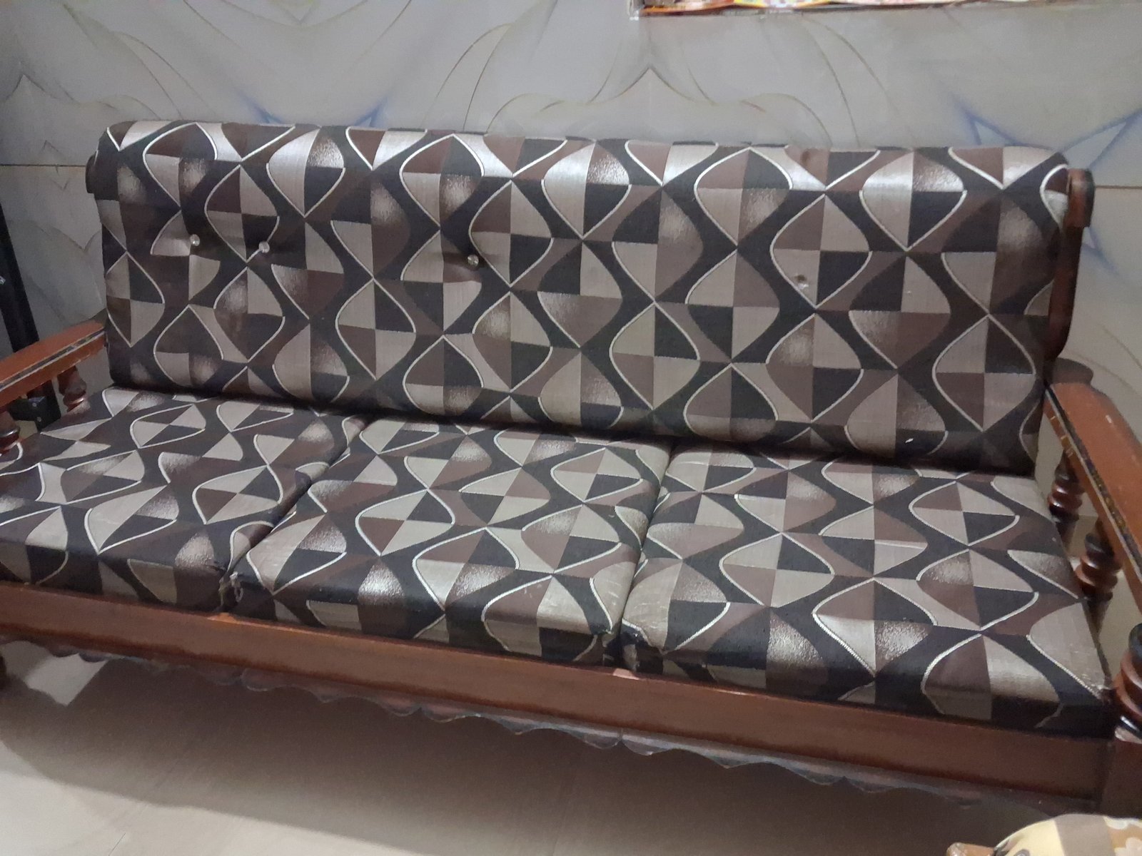 wooden strong sofa - Furniture in Gwalior
