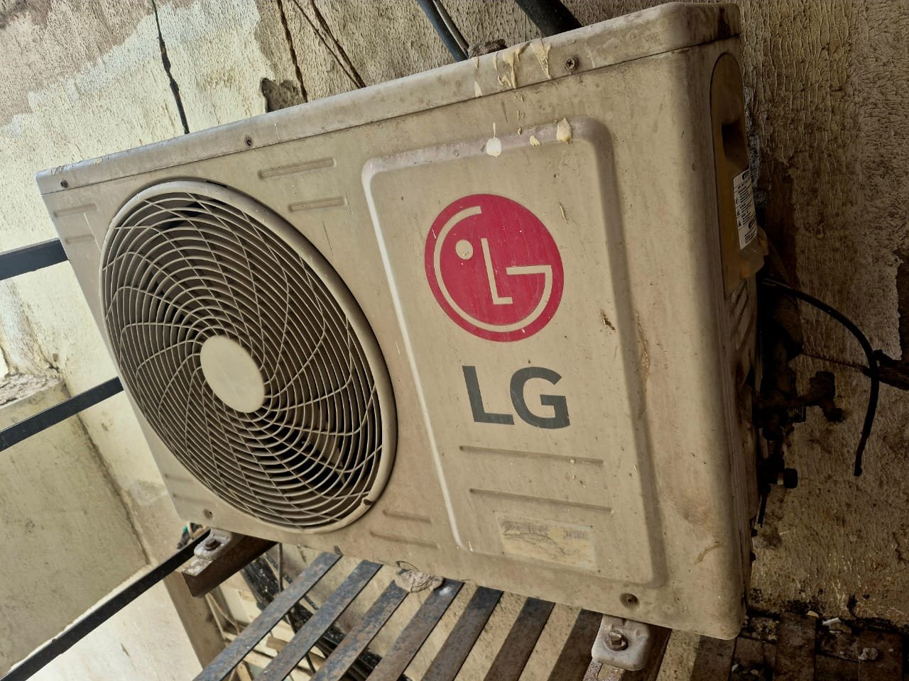 Lg ac - Home & Garden in Noida