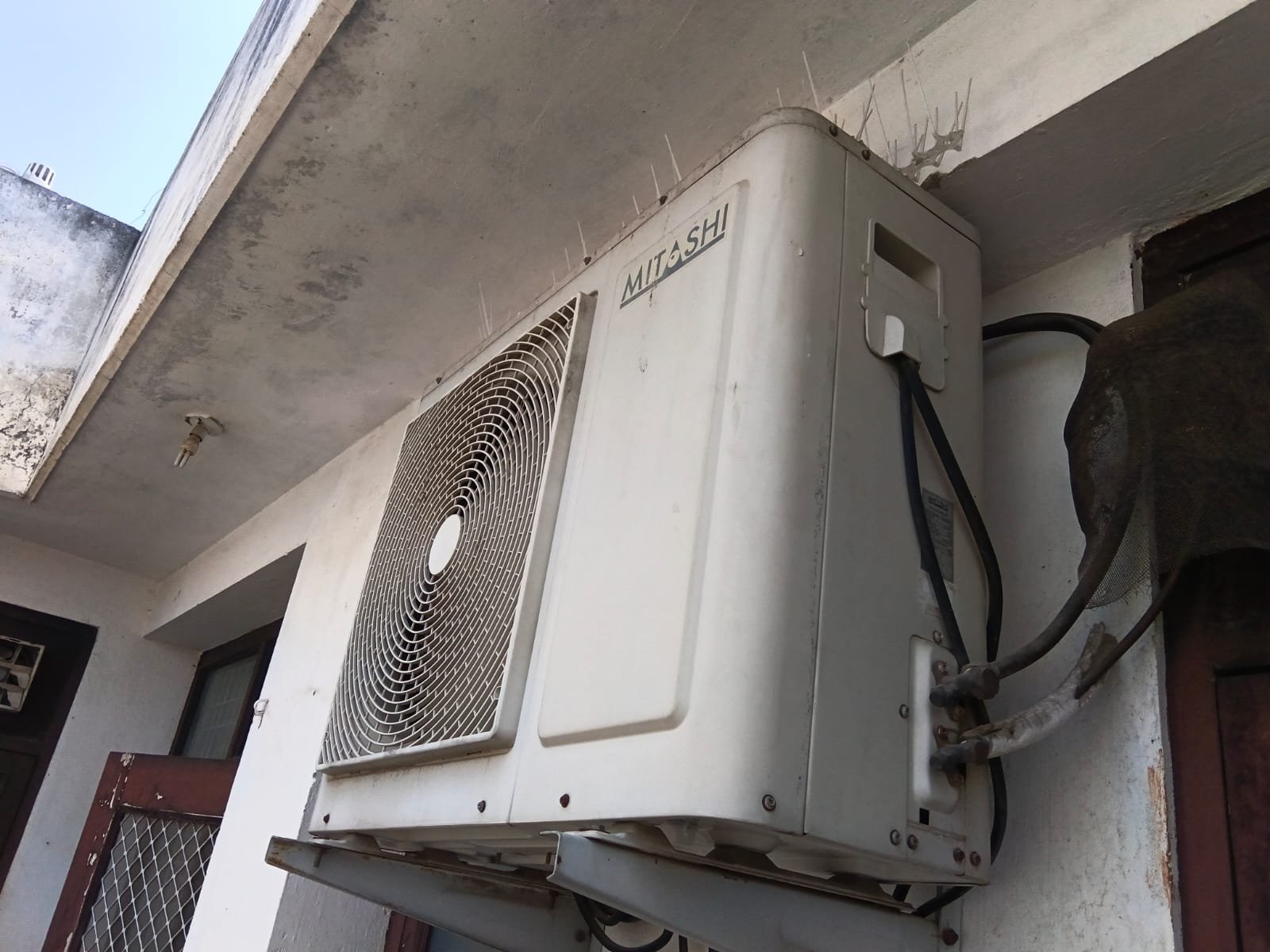 misthibisi non inverter split AC 2 tan 5 star 5 years old - Electronics