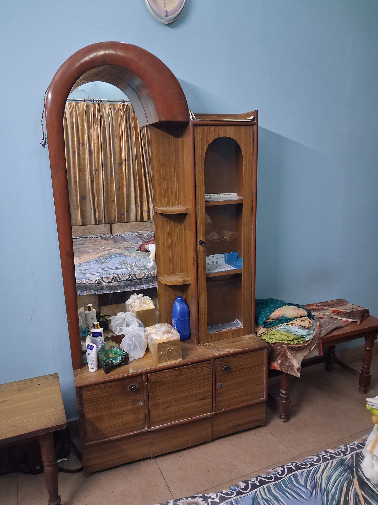 King Double bed, Dressing table, centre table, few small tables - photo 3