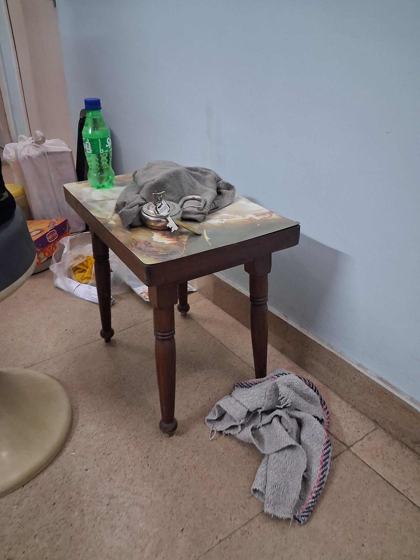 King Double bed, Dressing table, centre table, few small tables - photo 5