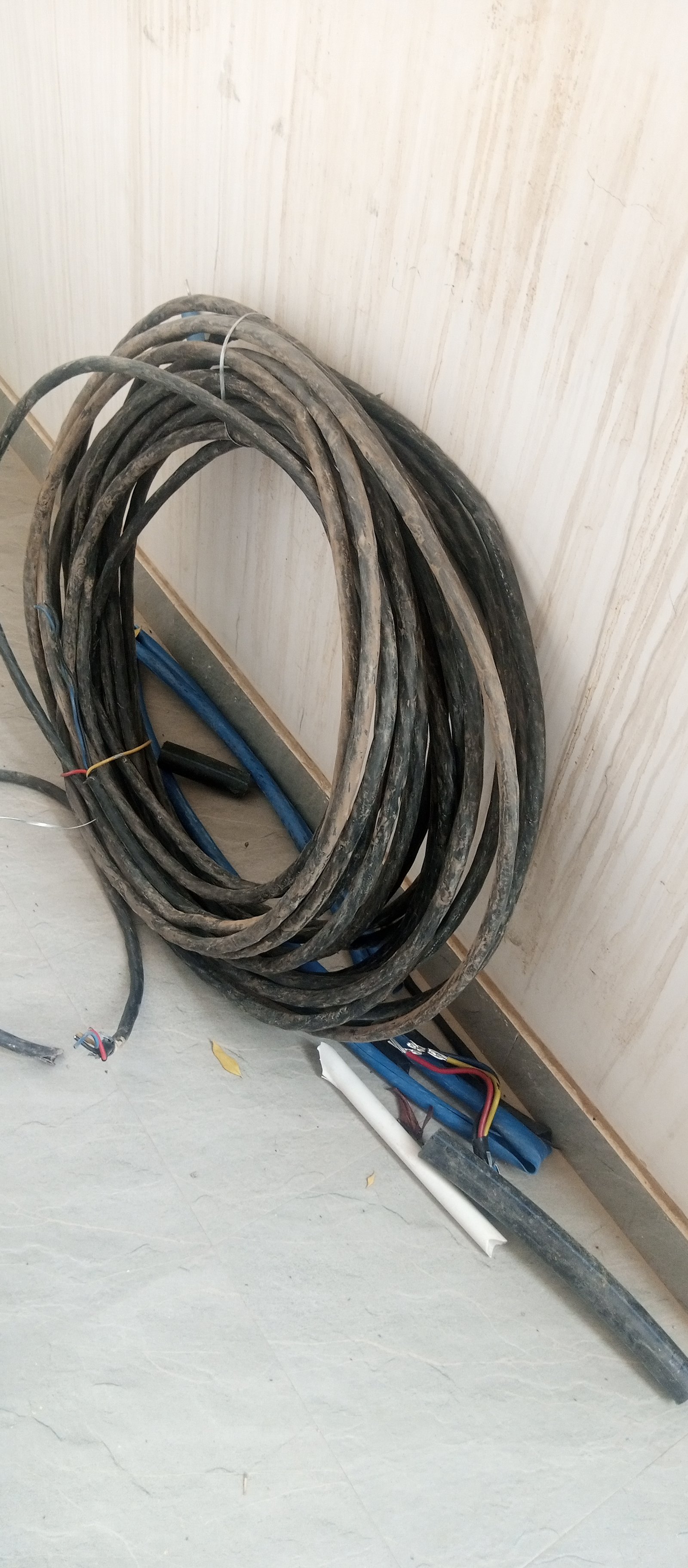 service cable - Scrap & Raw Materials