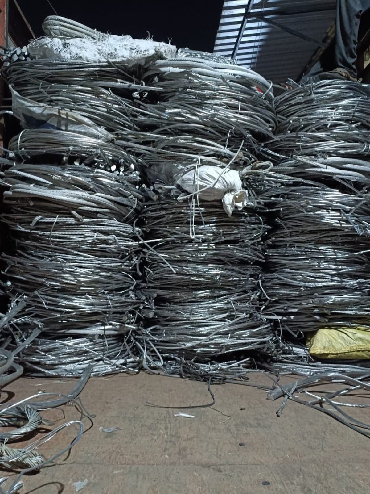Aluminium wire scrap 99.95% purity - Scrap & Raw Materials