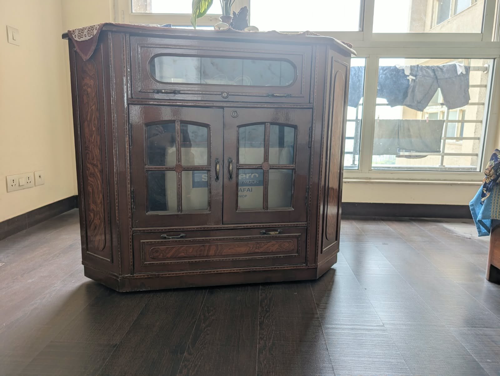 Corner TV table cum Showcase - photo 2