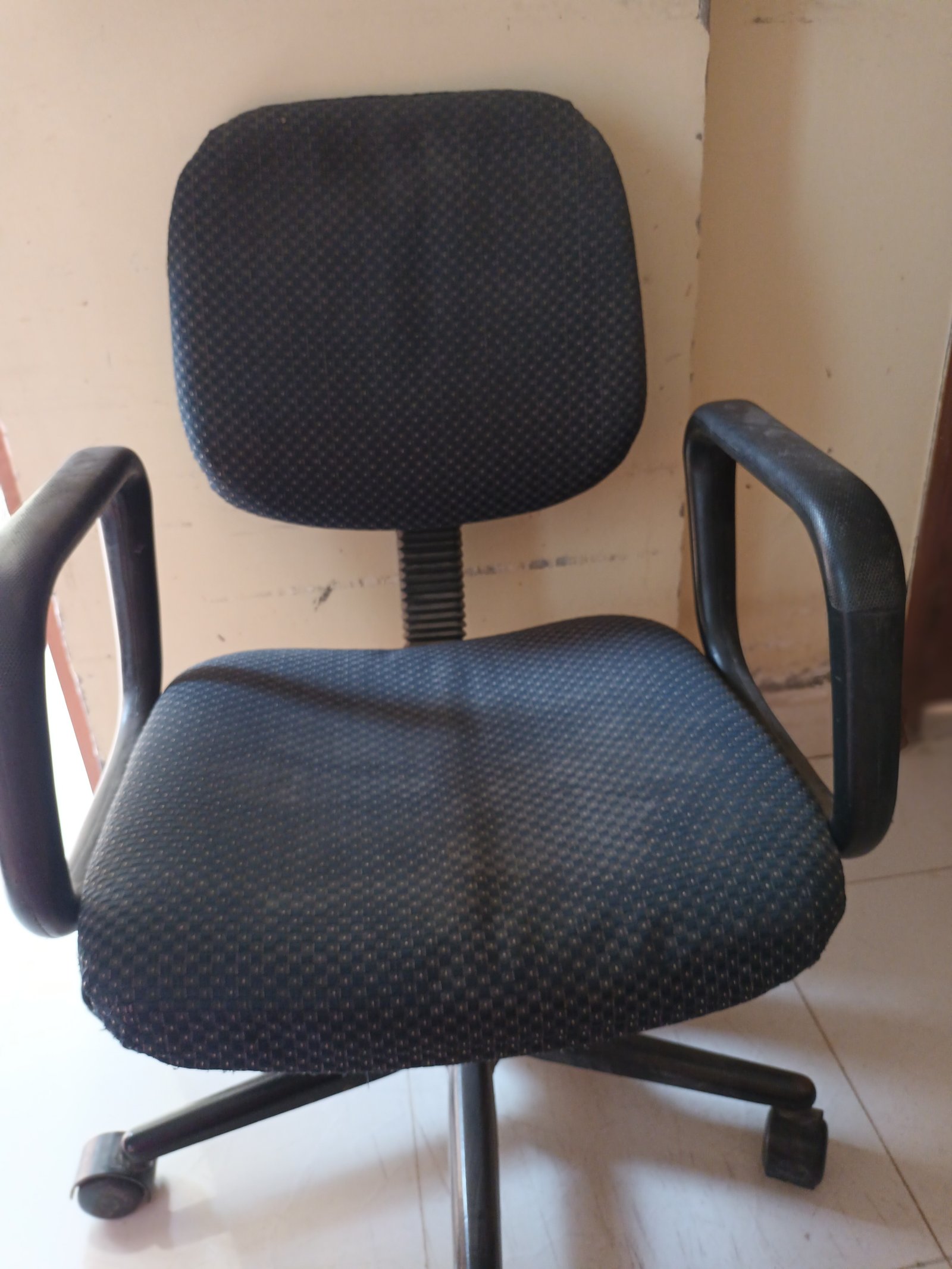 office chair - Furniture in Indore