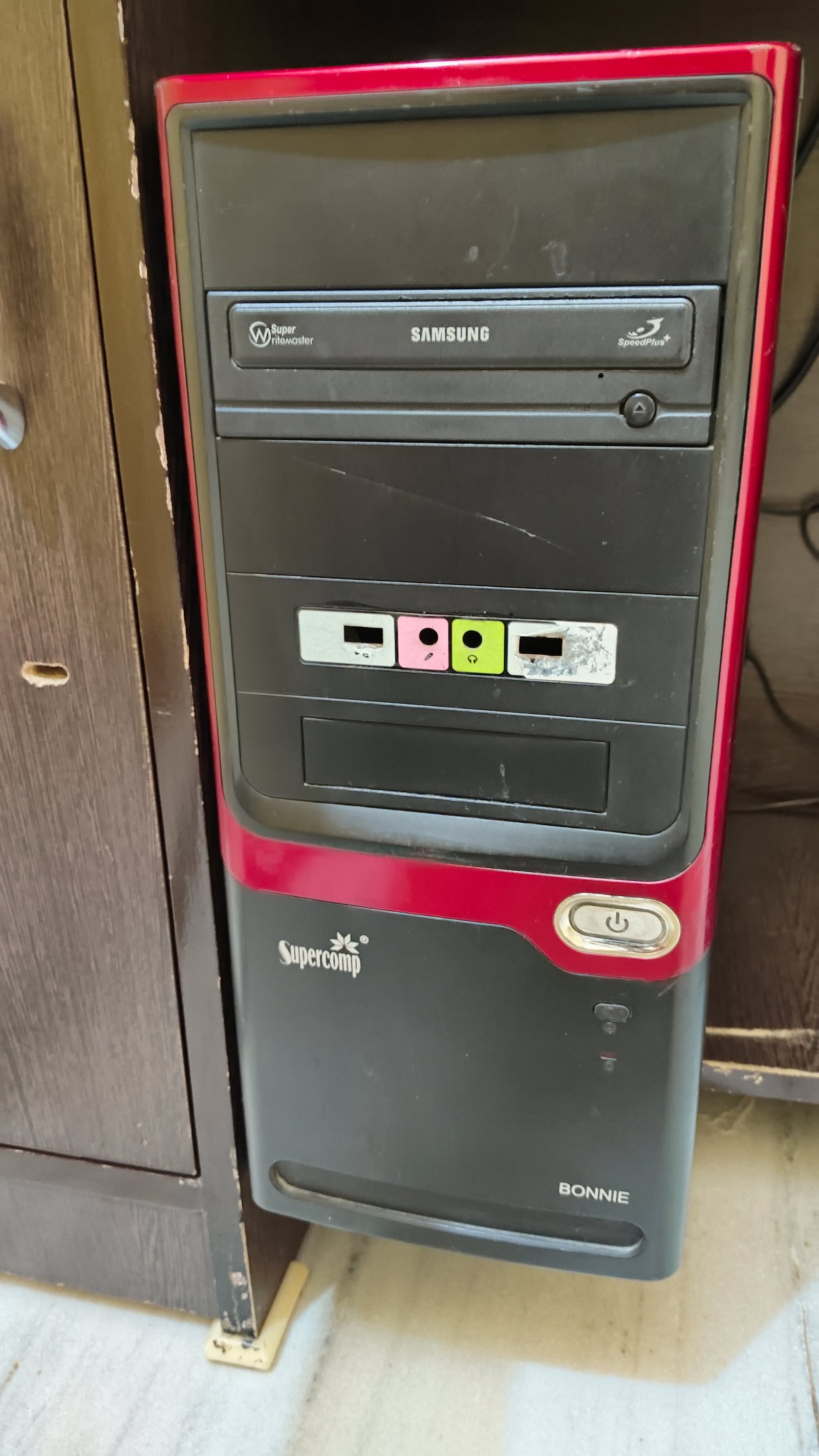 Old Samsung Desktop Computer Set for Sale – Monitor, CPU, Speakers & AccessoriesSamsung SyncMaster Monitor + Samsung DVD Drive CPU Cabinet + ATEK Speaker System. Ideal for basic computer use, students, and spare parts. Selling as a complete set. - photo 3