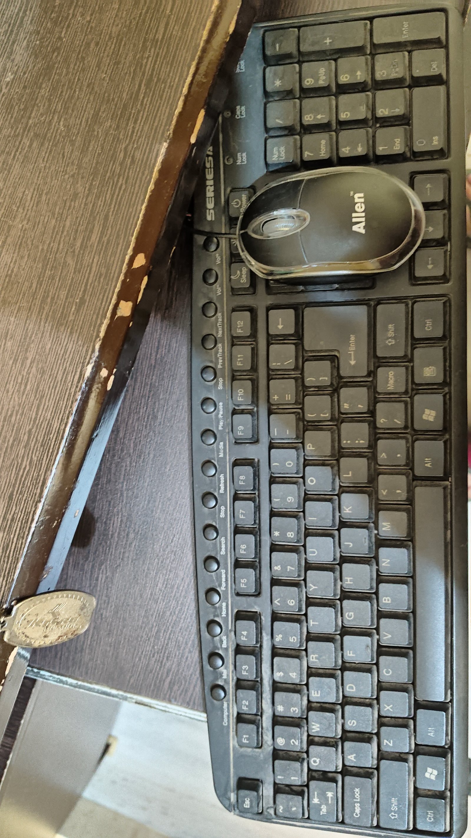 Old Samsung Desktop Computer Set for Sale – Monitor, CPU, Speakers & AccessoriesSamsung SyncMaster Monitor + Samsung DVD Drive CPU Cabinet + ATEK Speaker System. Ideal for basic computer use, students, and spare parts. Selling as a complete set. - photo 5